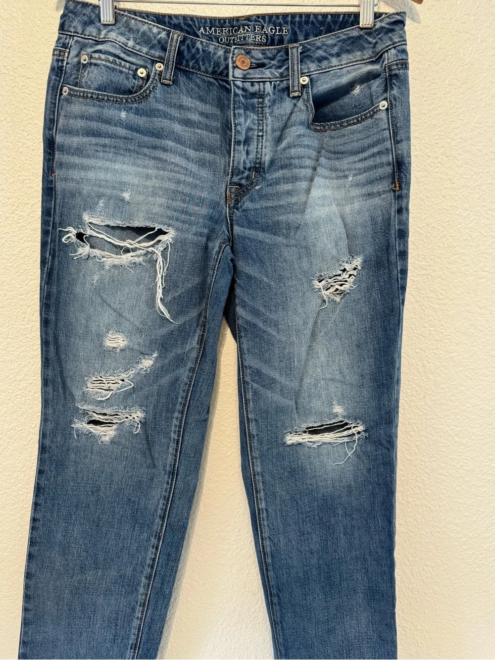 American Eagle Outfitters Distressed Blue Denim Cropped Jeans 5-Pocket